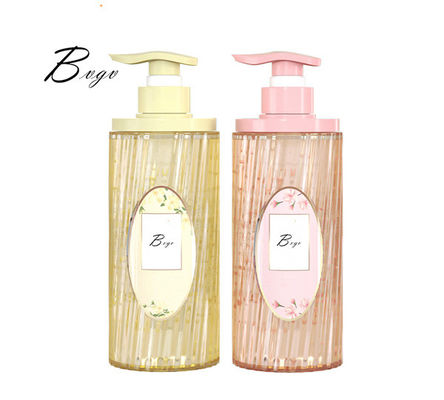 La camomille apaisant le gel naturel de douche a délicatement flairé le gel femelle de douche