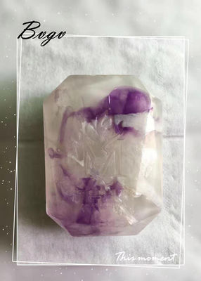 La poudre d'algue blanchissant le savon de visage plante le savon d'huile essentielle
